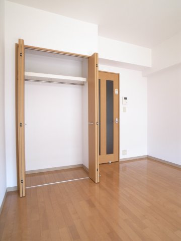 【収納】 | 新千葉小川マンション | 大きな収納スペースも嬉しいサイズ。