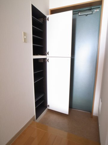 【その他】 | 新千葉小川マンション | 玄関にはシューズＢＯＸでいつもキレイに。