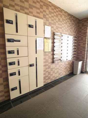 【その他共用部分】 | 新千葉小川マンション | ゴルフバックも収容可能な大型宅配ＢＯＸ設置。