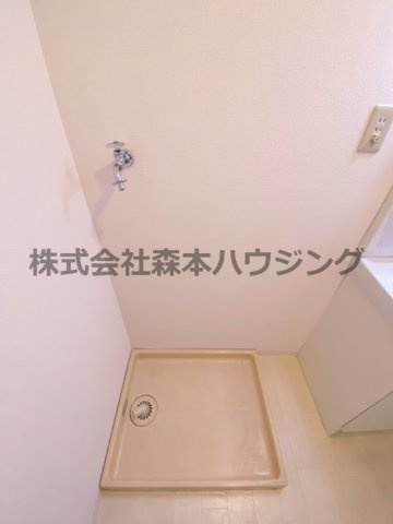 【設備】 | 　ウエストプラザ | 室内洗濯機置き場です