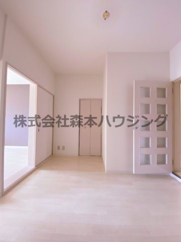 【居間・リビング】 | 　ウエストプラザ | ゆったりとした居間です