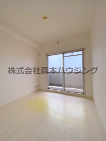 【洋室】 | 　ウエストプラザ | 明るい洋室です