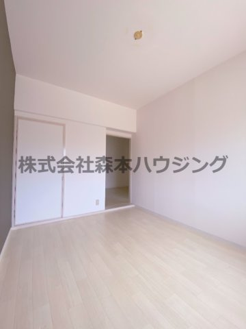 【洋室】 | 　ウエストプラザ | 使い勝手のいい洋室です