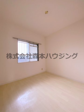 【洋室】 | 　ウエストプラザ | 落ち着いた色調の洋室です