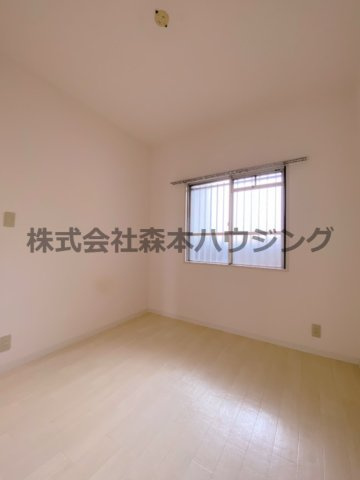 【洋室】 | 　ウエストプラザ | 明るい洋室です