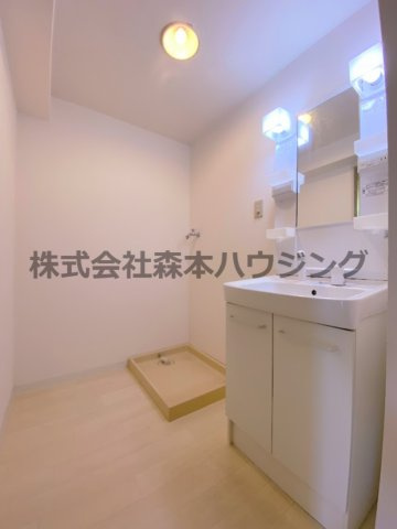 【洗面所】 | 　ウエストプラザ | 脱衣スペースもあります