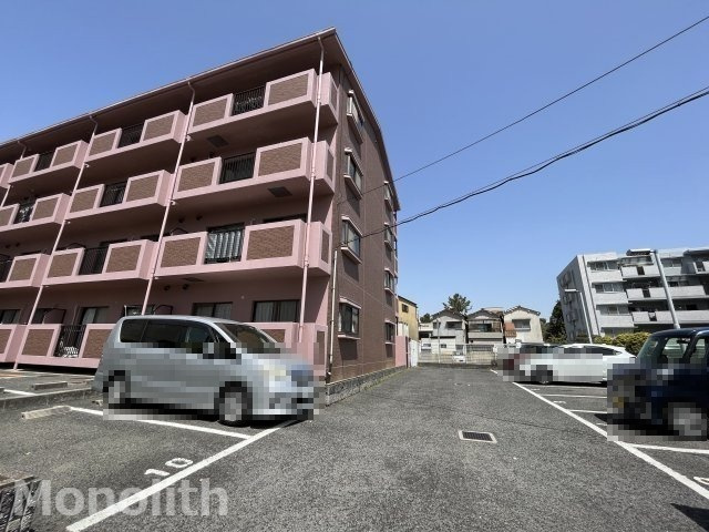コンプリチェKATAYAMAの駐車場