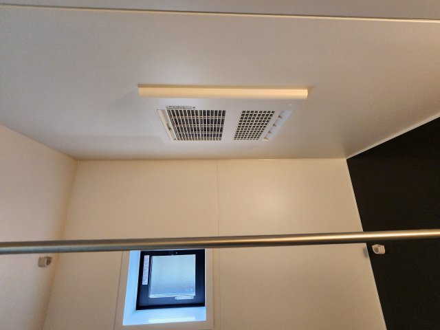 アーバンスタイルKIP高崎市島野町1期 の浴室|現地撮影：浴室換気乾燥暖房機　梅雨時期や寒い冬も安心ですね！