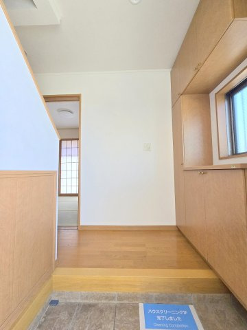 青梅市新町7丁目　中古戸建の玄関