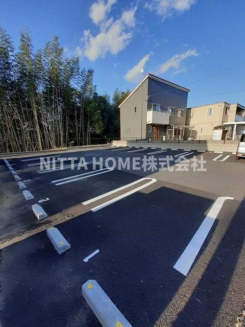 レヴァーク　ヒルズの駐車場|敷地内に駐車場も完備♪