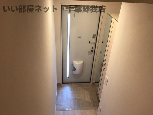 ウィズダム・パレスの玄関|明るい玄関です
