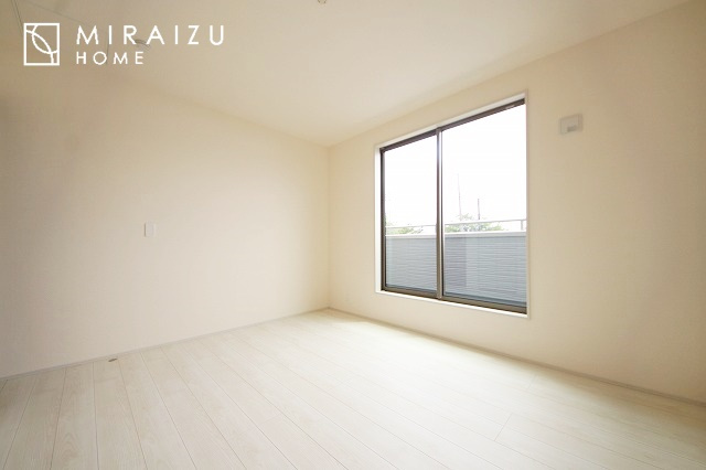 【収納】 | 収納力も自慢です。お洋服がお好きなお客様も多いですよね、衣替えをしなくてもお洋服をしまっておけそうなくらいの広さですね！