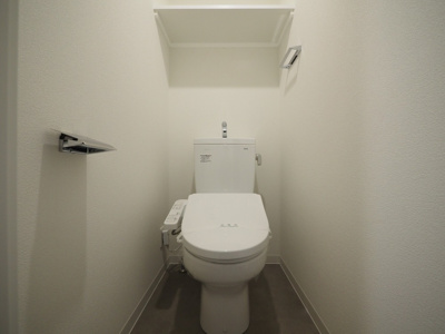 【トイレ】 | D.Clarest玉造 | 落ち着いた色調のトイレです
