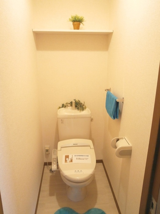 ファミール三筋 C棟のトイレ|温水洗浄暖房便座