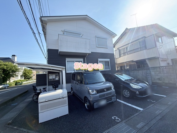 アムール クローバーの駐車場