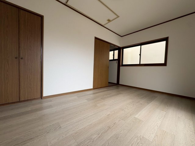 東奈良２丁目貸家の洋室
