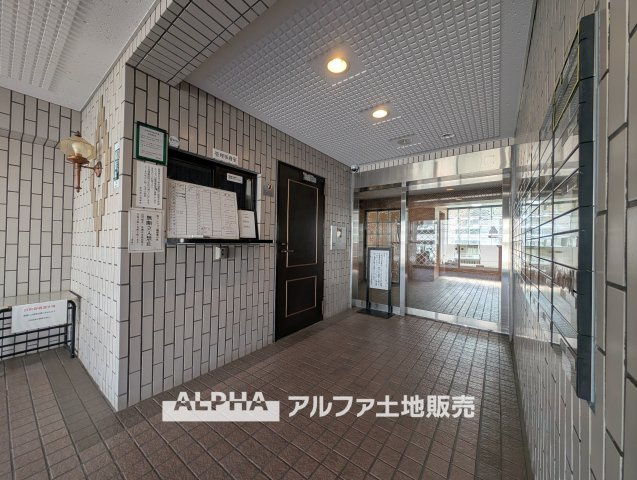 ライオンズマンション小平栄町のロビー|【lobby】
◆ロビー◆共用部は管理の行き届いた綺麗なスペース。いつも明るく家族を、来客を出迎えてくれる大切な場所です。