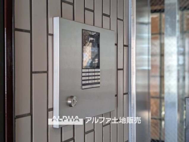 ライオンズマンション小平栄町のセキュリティ|【Auto lock】
◆オートロック◆不要なセールスや不審者をシャットアウトし静かで快適なシステムは私達に恙ないライフスタイルを与えてくれます。