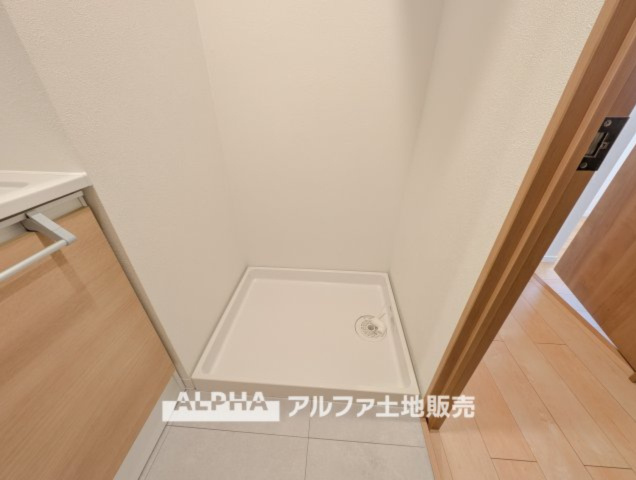 ライオンズマンション小平栄町のランドリースペース|【Laundry space】
◆ランドリースペース◆広々した空間で雨の日でも十分に洗濯物を乾かすことが出来ます。バスルームには浴室換気乾燥機も付いているので重宝しますね。