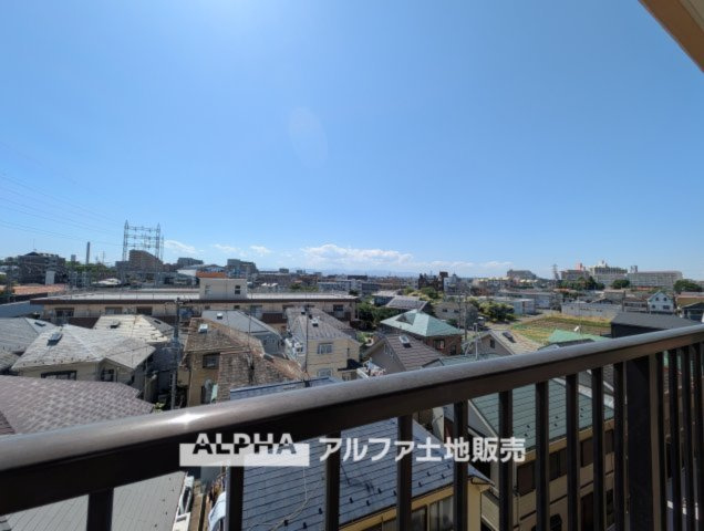 ライオンズマンション小平栄町の展望|【outward appearance】
◆バルコニー◆家から望む空はブルースカイ。隔てるものは何もなく、そこにあるのは青い空と白い雲の景色がこの街の彩りを演出している。