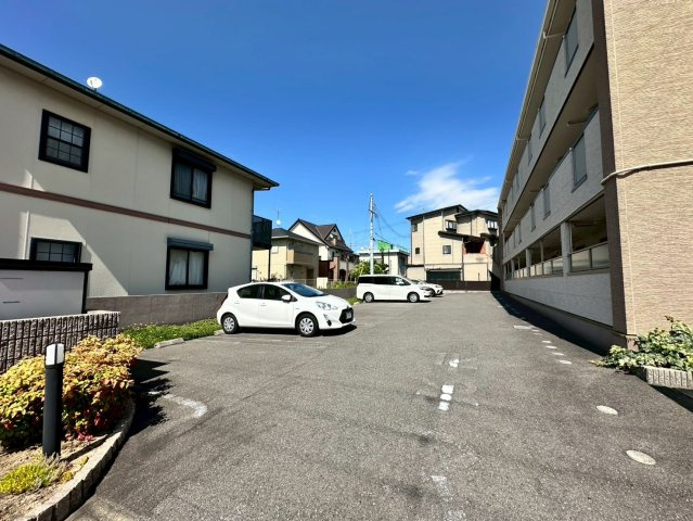 Tコート21の駐車場
