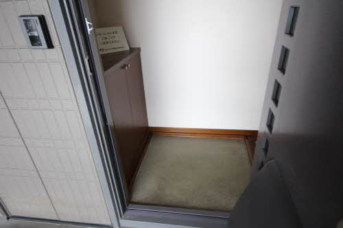 ディアス茶屋の原 B棟の玄関