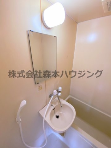 【洗面所】 | 　プチメゾン香里園 | 洗面所です