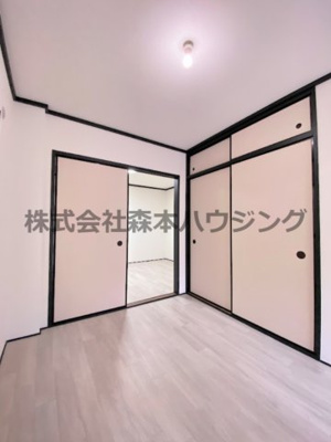 【洋室】 | 　プチメゾン香里園 | リビングスペース代わりに使えそうな洋室です