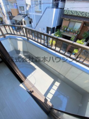 【バルコニー】 | 　プチメゾン香里園 | お洗濯にも便利なバルコニー付き