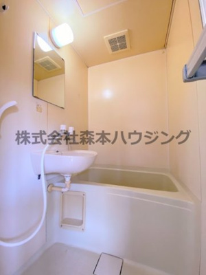 【浴室】 | 　プチメゾン香里園 | お風呂で日々の疲れを落としましょう