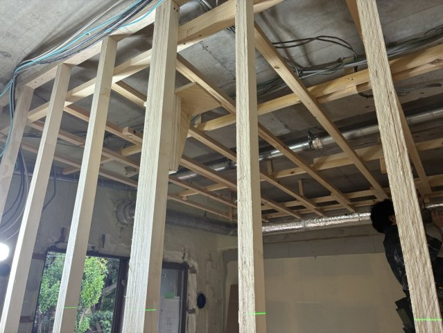 西麻布ホームズのその他|天井部分（リフォーム工事中）