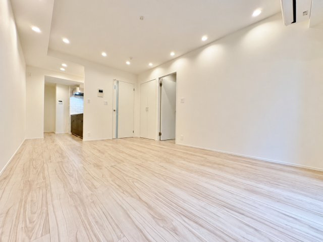 西麻布ホームズの現況写真|配線関係（リフォーム工事中）