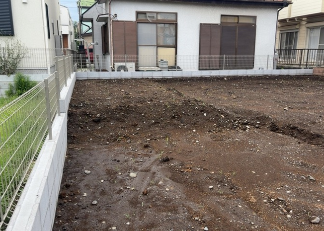 【庭】 | 庭のある家に住むことのメリットとして、子どもたちの遊び場を確保できること、ガーデニングや家庭菜園を楽しめること、明るさを確保できることがあります。また、配置を工夫することでプライバシーが確保できます。