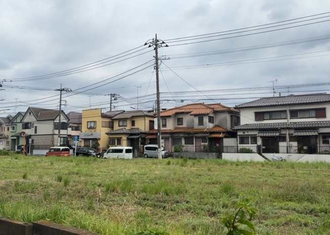 【展望】 | 桜や紅葉の名所に出かける人は多いと思いますが、家にいながら季節の移ろいを感じる生活を送りませんか？リビングや窓から見える景色が生活を彩るワンポイントに！現地から見える景色を堪能してみては如何でしょう。