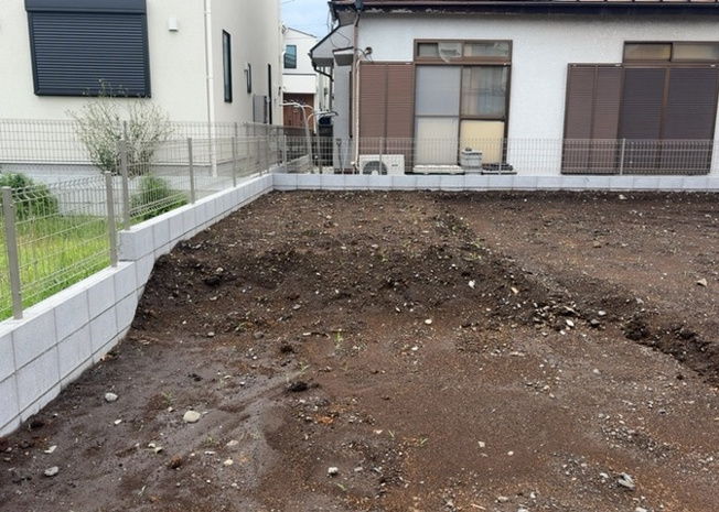 【庭】 | 庭があることでガーデニングや家庭菜園はもちろん、こどもの遊び場やペットを放して遊ぶことができます。また、家の周囲に余裕があるということです。隣地との間があれば、十分な日当たりと、風通しが確保できます。
