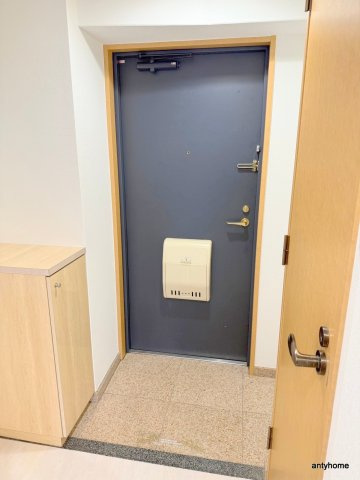レジデア西本町 仲介手数料無料の玄関
