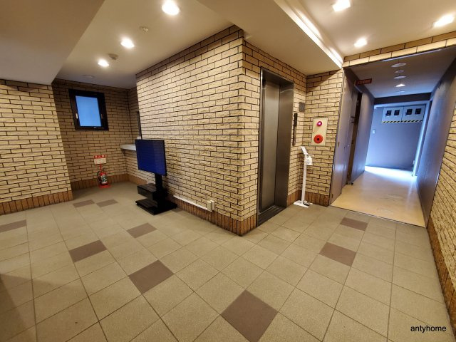 レジデア西本町 仲介手数料無料のロビー
