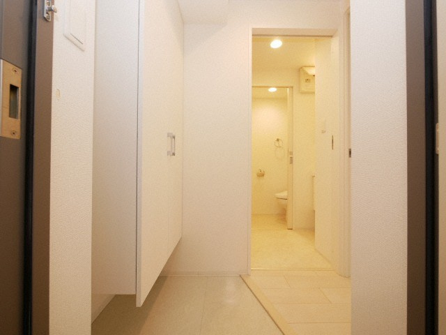 セレニテ梅田ESTの玄関