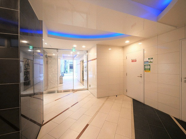 セレニテ梅田ESTのロビー