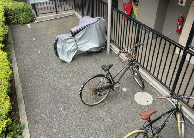 【駐輪場】 | ライトウェーブ淵野辺本町 | マンションの駐輪場は、事前に空きがあるか確認を取ると安心です。せっかく入居したのに駐輪スペースがない！なんてことになったら大変ですよね。そこで、内見時や購入前にはまず事前に確認しておくと良いでしょう。