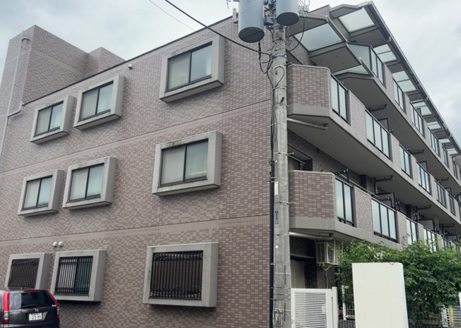 【構造・工法・仕様】 | ライトウェーブ淵野辺本町 | ＲＣ造、Reinforced Concreteは直訳すると補強されたコンクリートです。主に柱や梁・床・壁が鉄筋とコンクリートで構成おり、鉄筋を組んだ型枠にコンクリートを流し込んで固めたものを指します。