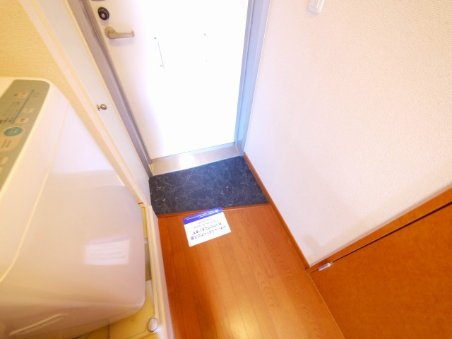 レオパレスプランタの玄関|落ち着いた玄関です