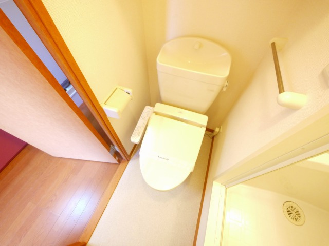 レオパレスプランタのトイレ|ゆったりとした空間のトイレです
