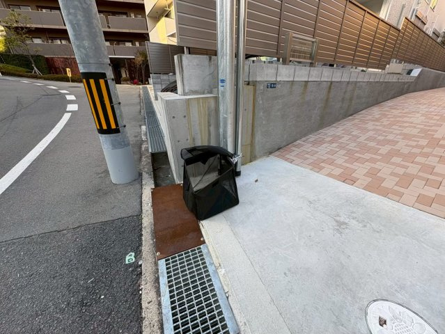 カーサ千里山の駐車場