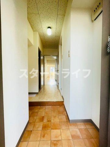 大阪市淀川区木川東３丁目の賃貸マンションの玄関