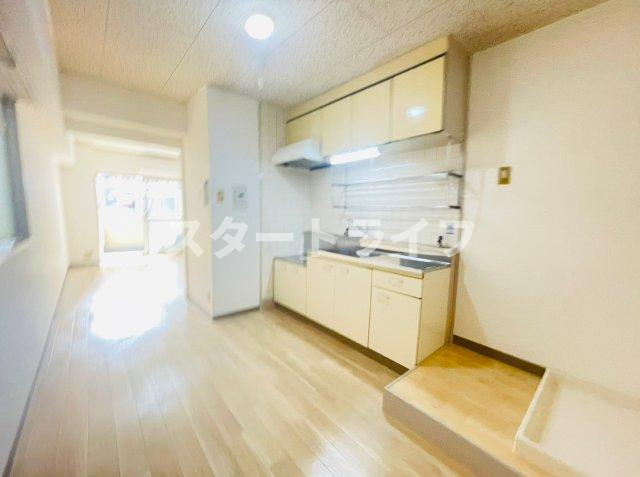 大阪市淀川区木川東３丁目の賃貸マンションの居間・リビング