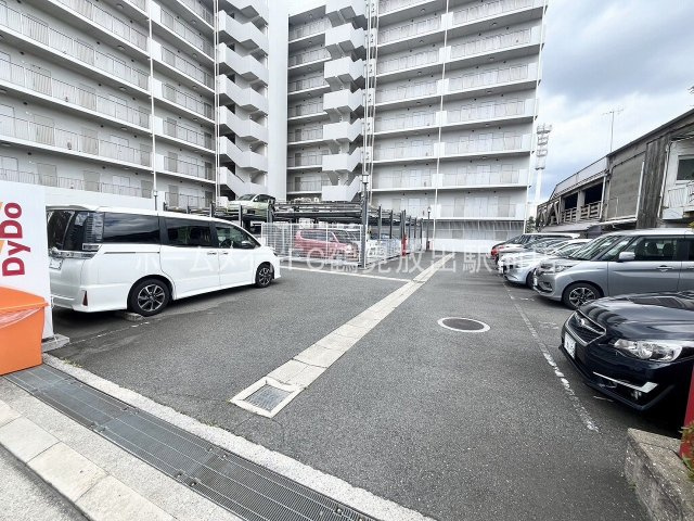 東大阪市高井田本通５丁目の賃貸マンションの駐車場
