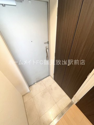 東大阪市高井田本通５丁目の賃貸マンションの玄関