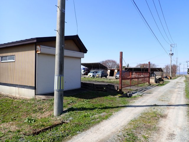 【前面道路含む現地写真】 | 平川市高木・市街化調整区域・雑種地