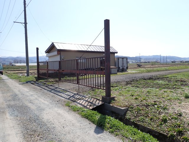 【前面道路含む現地写真】 | 平川市高木・市街化調整区域・雑種地